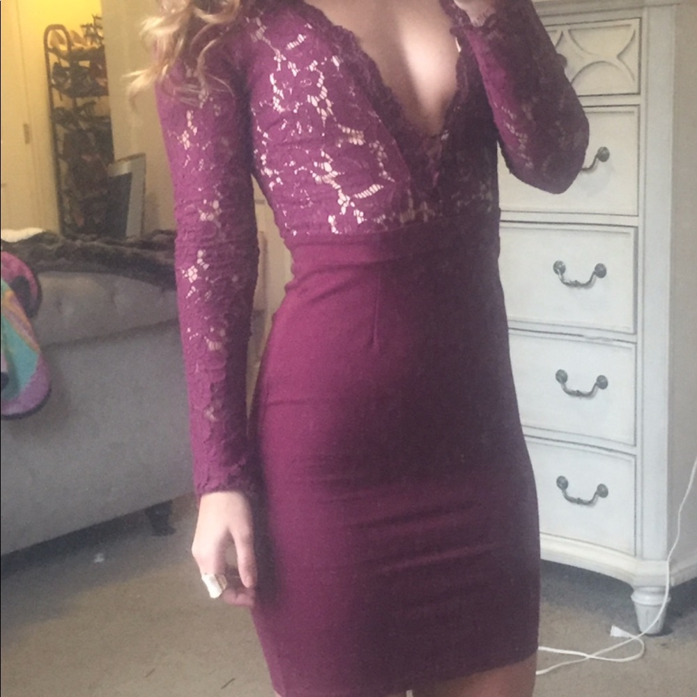 Lulu’s burgundy lace bodycon dress size small